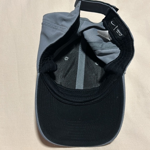 Nike adjustable hat. - Picture 2 of 3